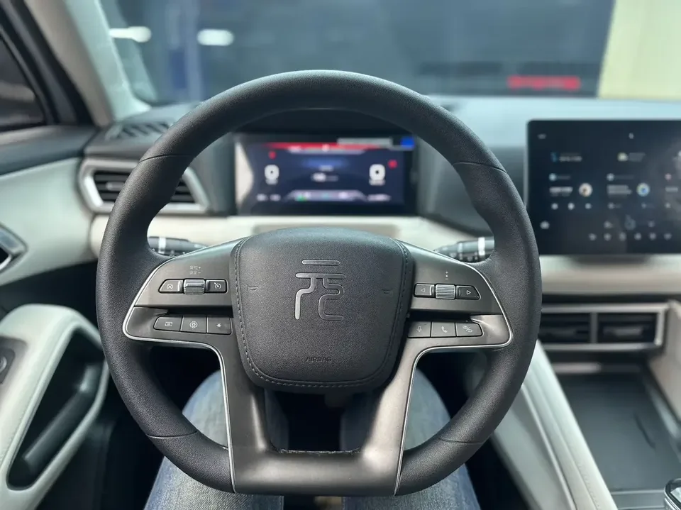 BYD Yuan Up Yuan UP 2024 401KM Vitality 2025 — thumbnail 5