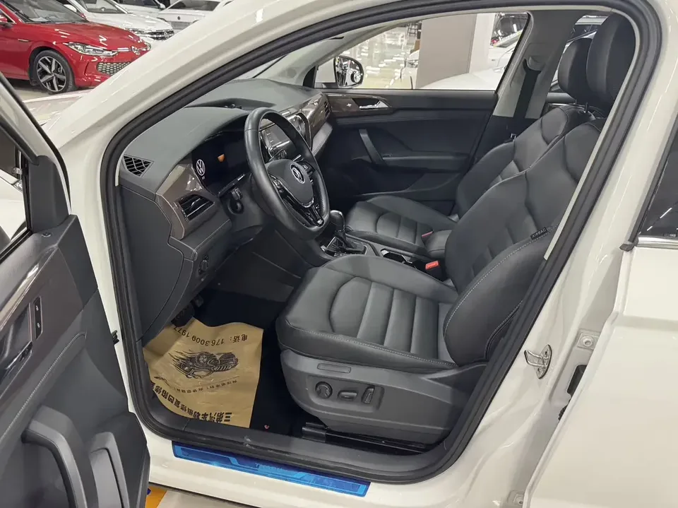 Volkswagen Tharu tuyue 2022 280TSI 2WD Deluxe Edition 2022 — thumbnail 3