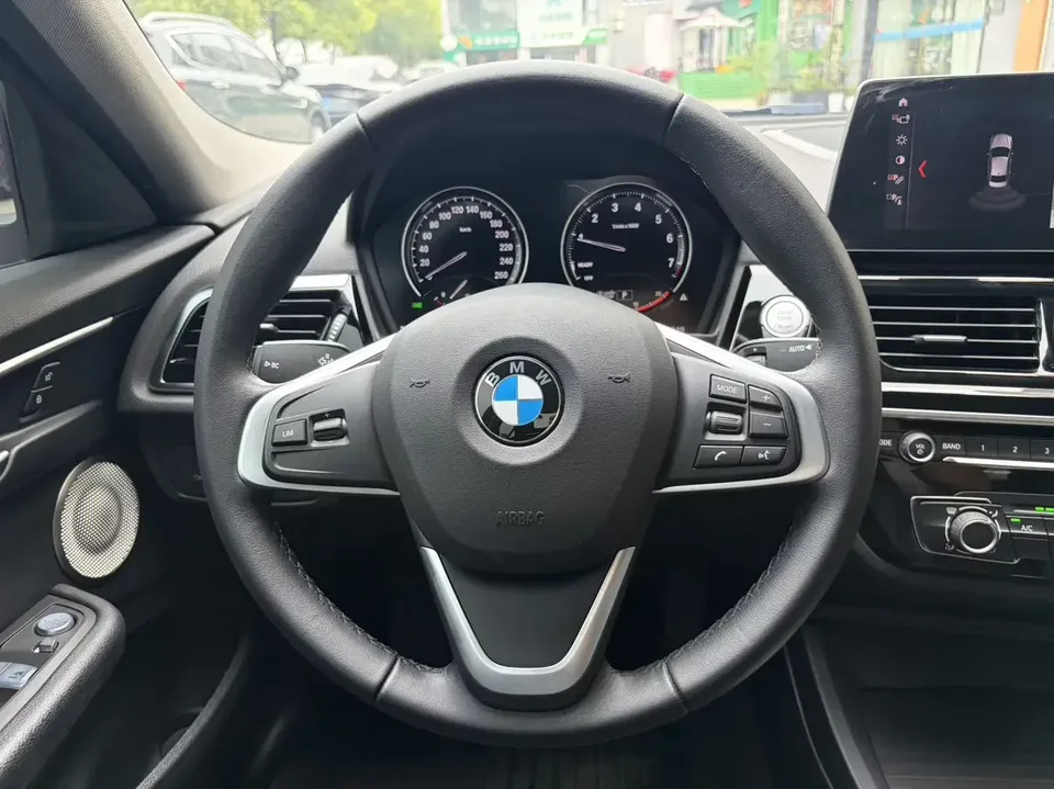 BMW 1 Series BMW 1 Series 2023 120i M Sport 2023 — thumbnail 4