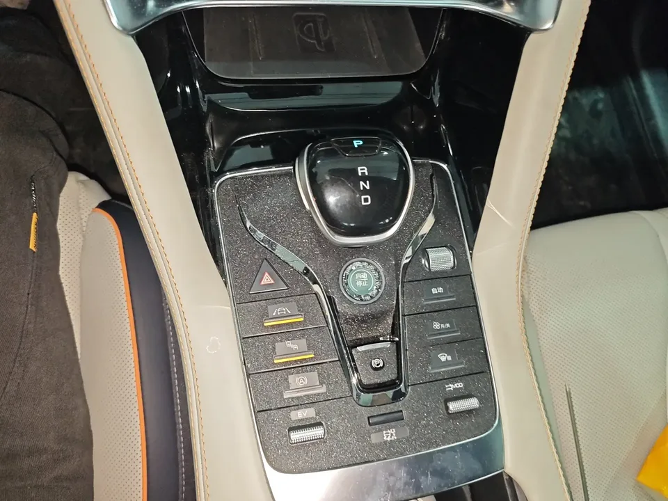 BYD Song PLUS DM Song PLUS DM 2021 DM-i 51KM 2WD Premium Edition 2022 — миниатюра 3