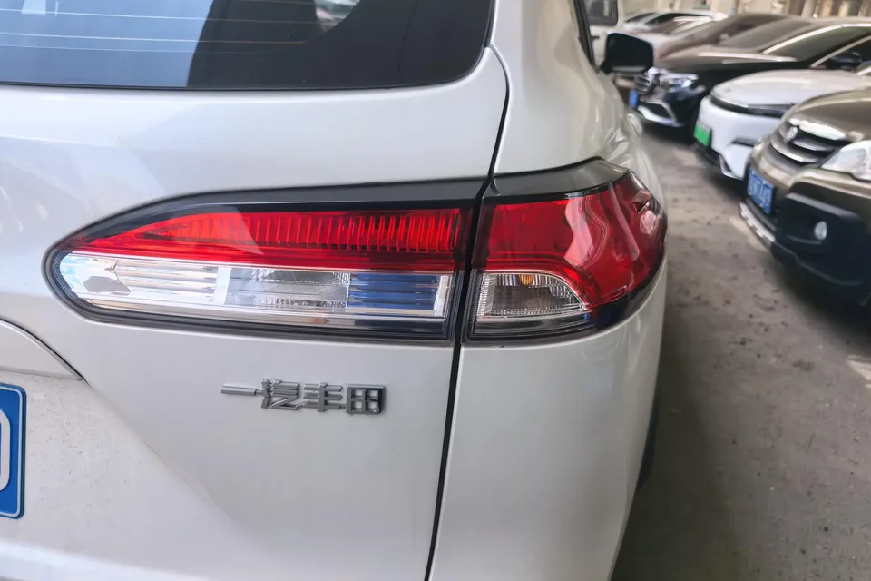 Toyota CorollaCross Corolla Sharp 2023 2.0L Intelligent Electric Hybrid Dual Engine Pioneer Edition 2024 — thumbnail 2