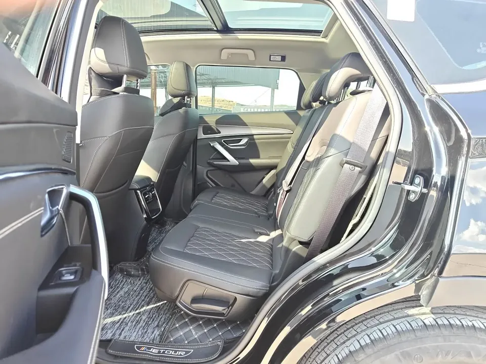 Jetour Jietu X70 PLUS Jietu X70 PLUS 2024 Champion Edition 1.5T DCT Champion MAX 7 Seaters 2024 — thumbnail 3