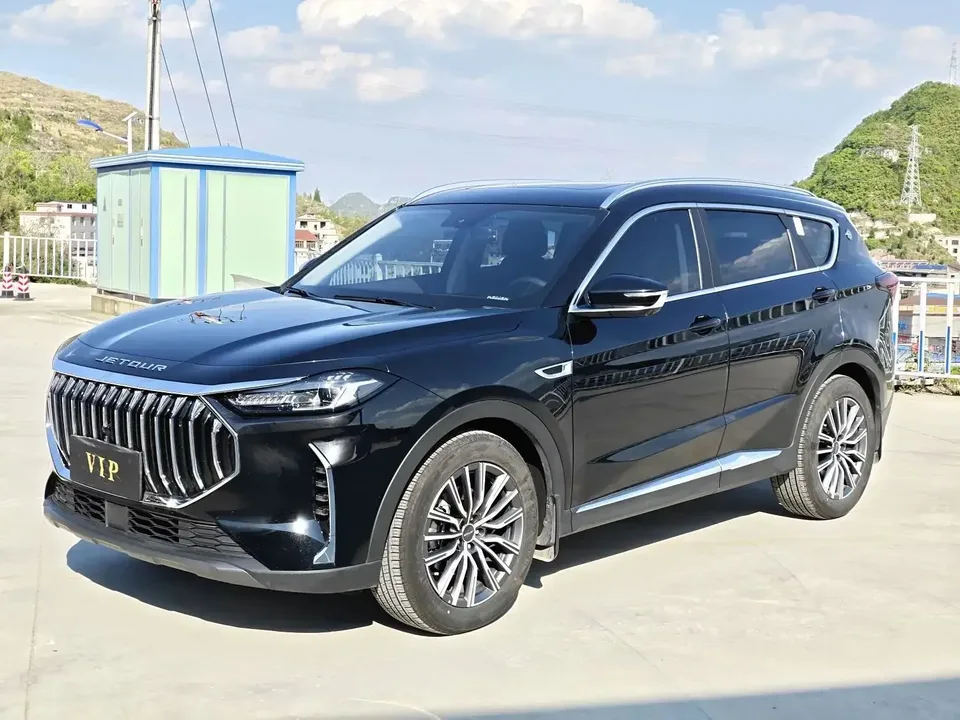 Jetour Jietu X70 PLUS Jietu X70 PLUS 2024 Champion Edition 1.5T DCT Champion MAX 7 Seaters 2024 — photo 1, buy with delivery to Moscow