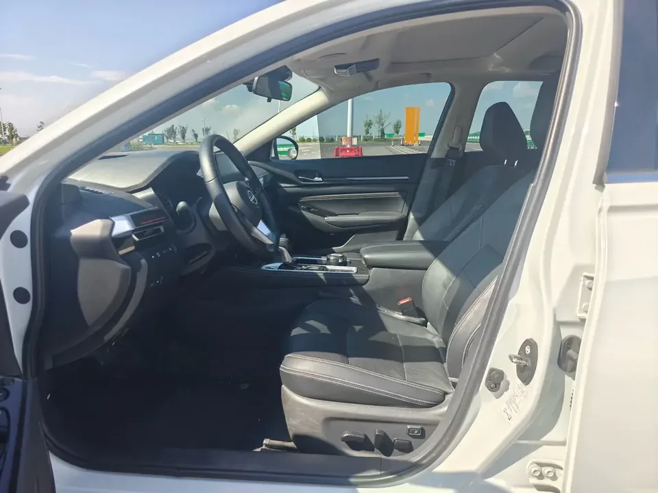 Nissan Altima Sound of nature 2022 2.0L XL-TLS Enjoy Edition 2024 — thumbnail 3