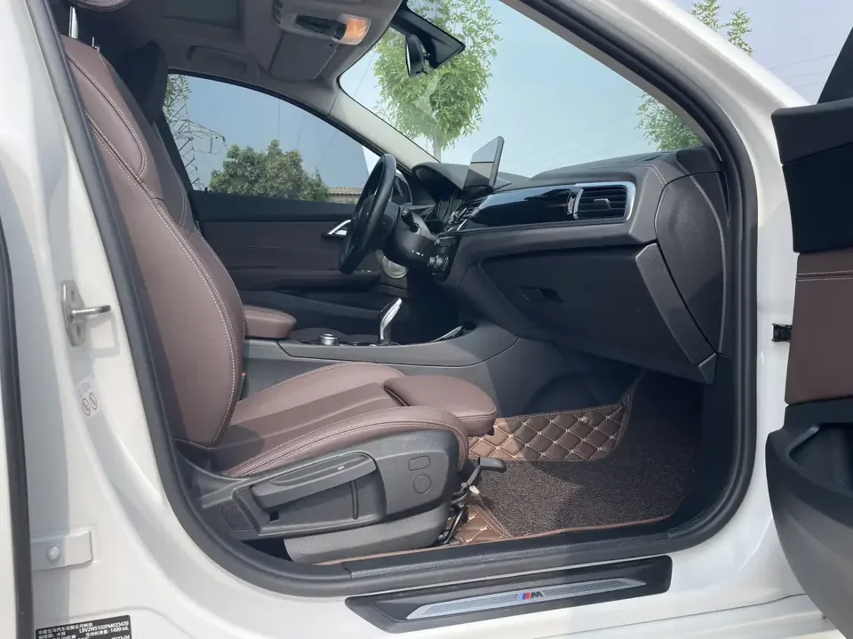 BMW 1 Series BMW 1 Series 2023 120i M Sport Night Edition 2023 — миниатюра 3