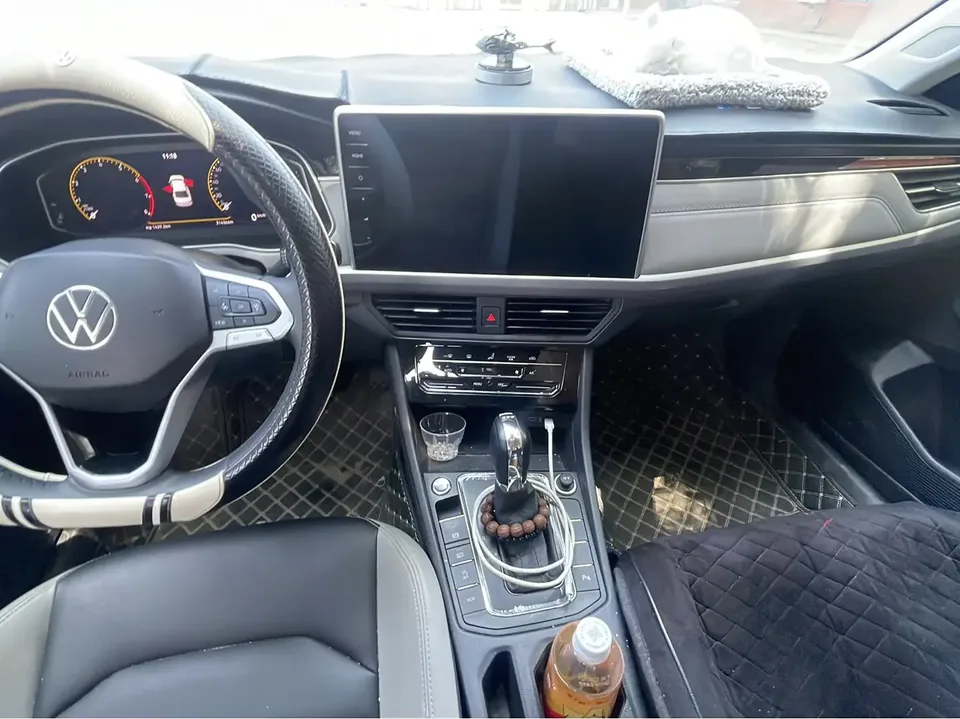 Volkswagen Bora Bora 2023 300TSI DSG Premium Edition 2023 — миниатюра 3