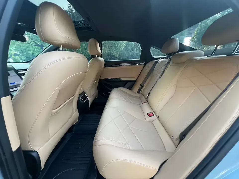 Geely Galaxy L6 Galaxy L6 2024 Longteng version 1.5T DHT 125km PLUS 2025 — thumbnail 3