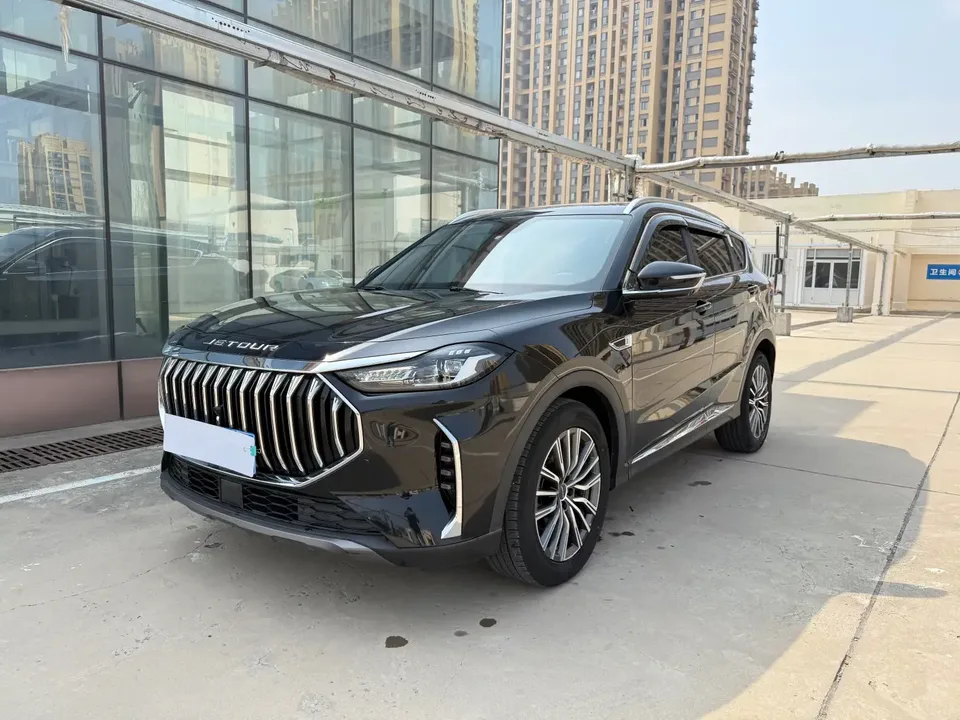 Jetour Jietu X70 PLUS Jietu X70 PLUS 2023 1.5T DCT Brave PLUS 5-seater 2023 — photo 1, buy with delivery to Moscow