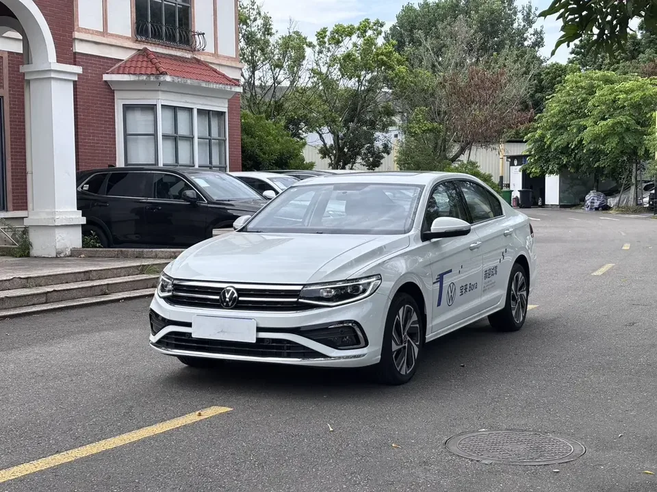 Volkswagen Bora Bora 2023 200TSI DSG Joy Travel PRO Edition 2024 — photo 1, buy with delivery to Moscow