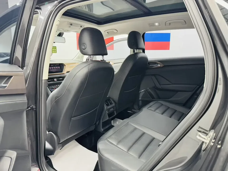 Volkswagen Tharu tuyue 2022 280TSI 2WD Deluxe Edition 2022 — thumbnail 4