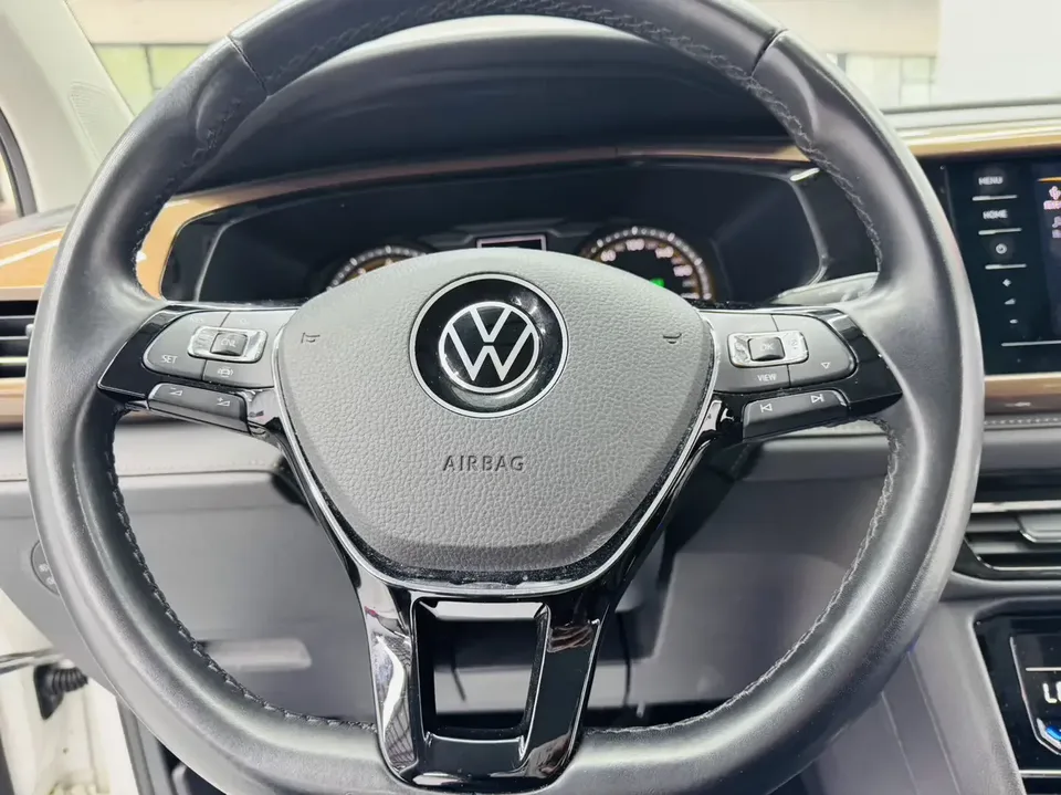 Volkswagen Tharu tuyue 2021 280TSI 2WD Deluxe Edition 2022 — thumbnail 3