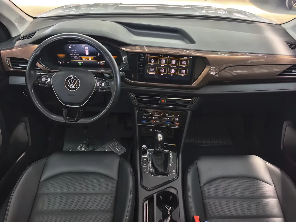 Volkswagen Tharu tuyue 2022 280TSI 2WD Deluxe Edition 2023 — thumbnail 3