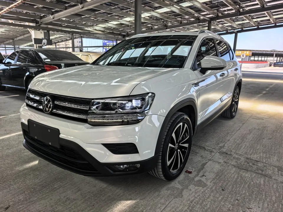 Volkswagen Tharu tuyue 2022 280TSI 2WD Deluxe Edition 2023 — photo 1, buy with delivery to Moscow