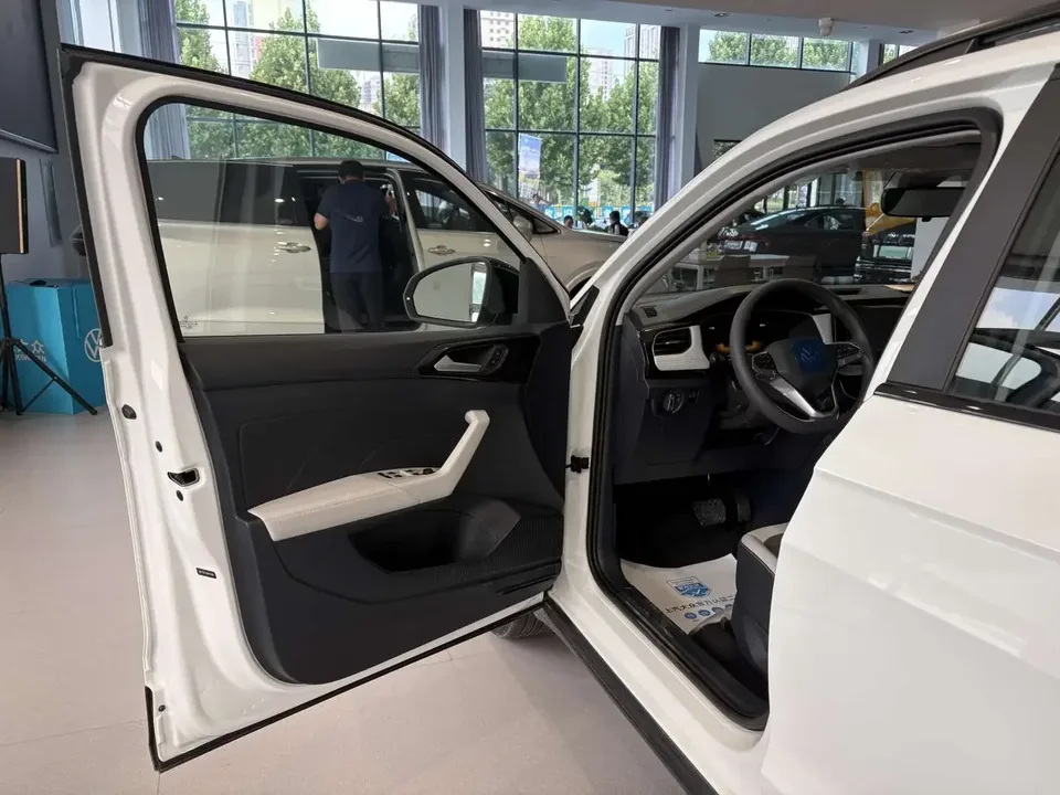 Volkswagen Tharu tuyue 2026 New 300TSI Sharp Edition 2026 — миниатюра 4
