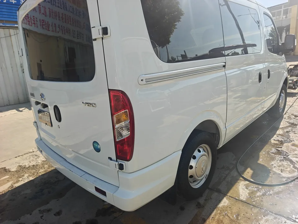 Datong Xintu V80 Xintu V80 2021 PLUS 2.0T 6-speed manual city version short-axle ultra-low roof 5/6 seats 2024 — thumbnail 2