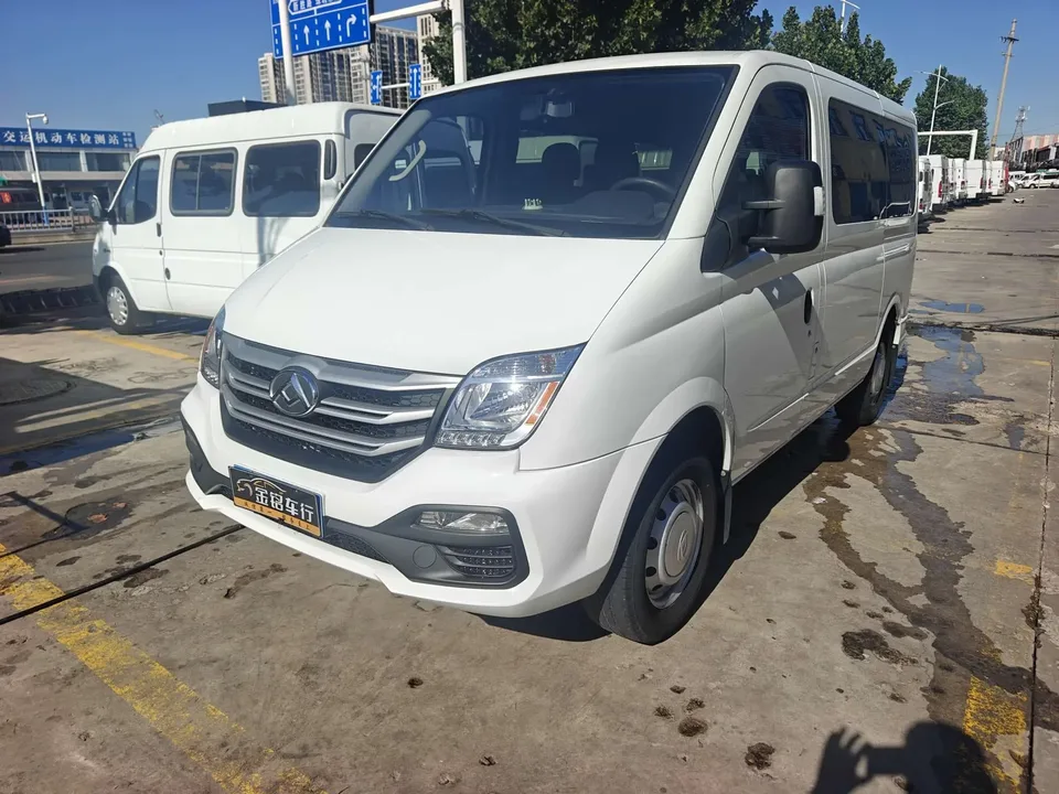 Datong Xintu V80 Xintu V80 2021 PLUS 2.0T 6-speed manual city version short-axle ultra-low roof 5/6 seats 2024 — photo 1, buy with delivery to Moscow