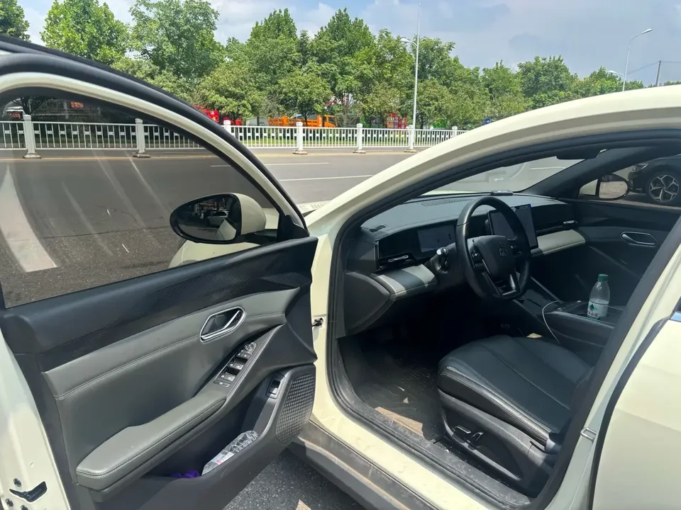 BYD Qin L EV Qin L EV 2025 470KM Leading Model 2025 — thumbnail 3