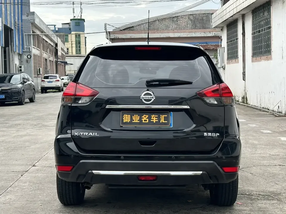 Nissan X-Trail Qijun 2023 Classic Edition 2.0L 2WD Smart Comfort Edition 2024 — thumbnail 2