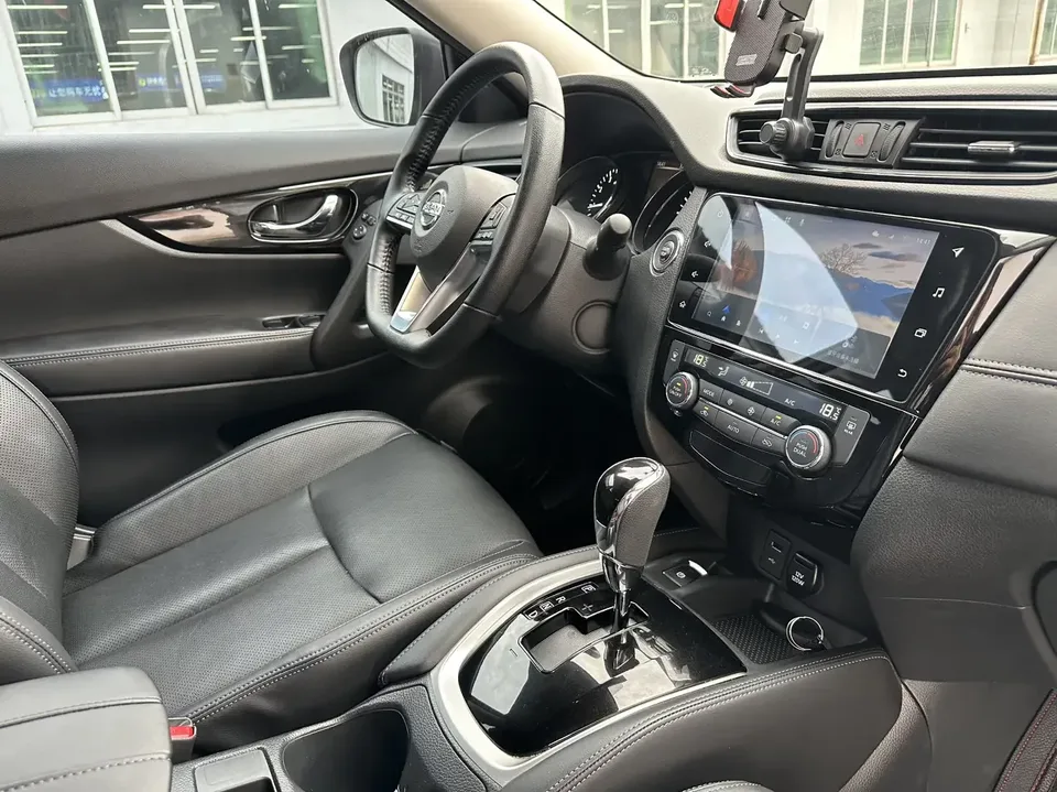 Nissan X-Trail Qijun 2023 Classic Edition 2.0L 2WD Smart Comfort Edition 2024 — thumbnail 3