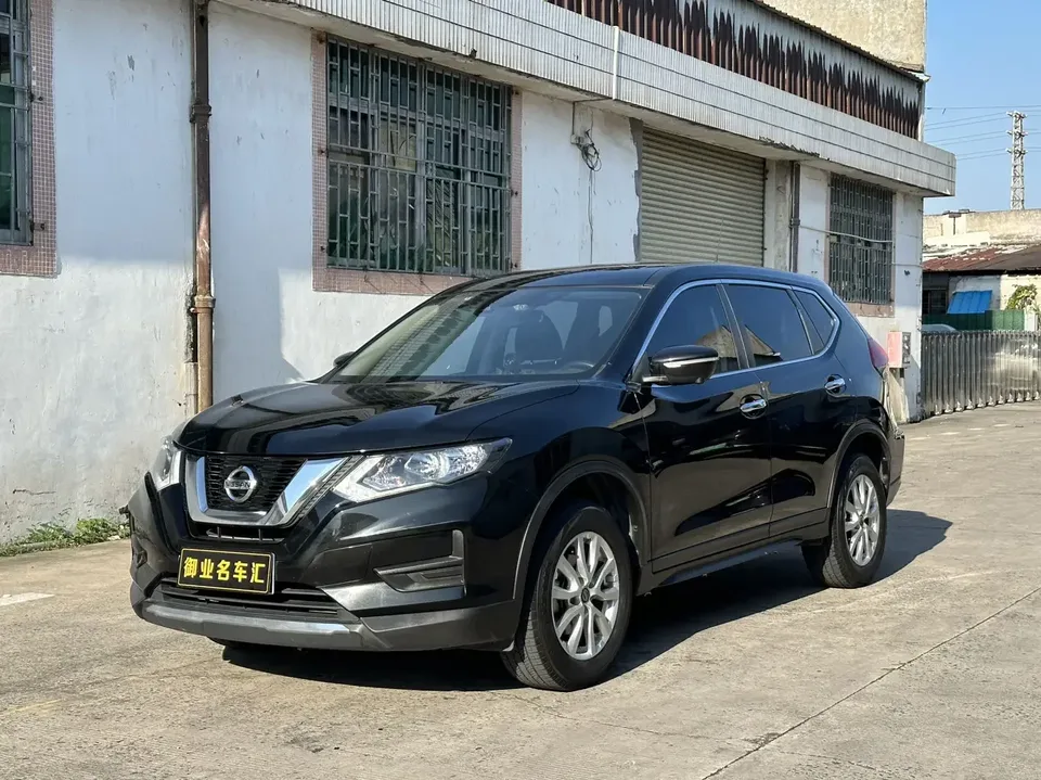 Nissan X-Trail Qijun 2023 Classic Edition 2.0L 2WD Smart Comfort Edition 2024 — photo 1, buy with delivery to Moscow