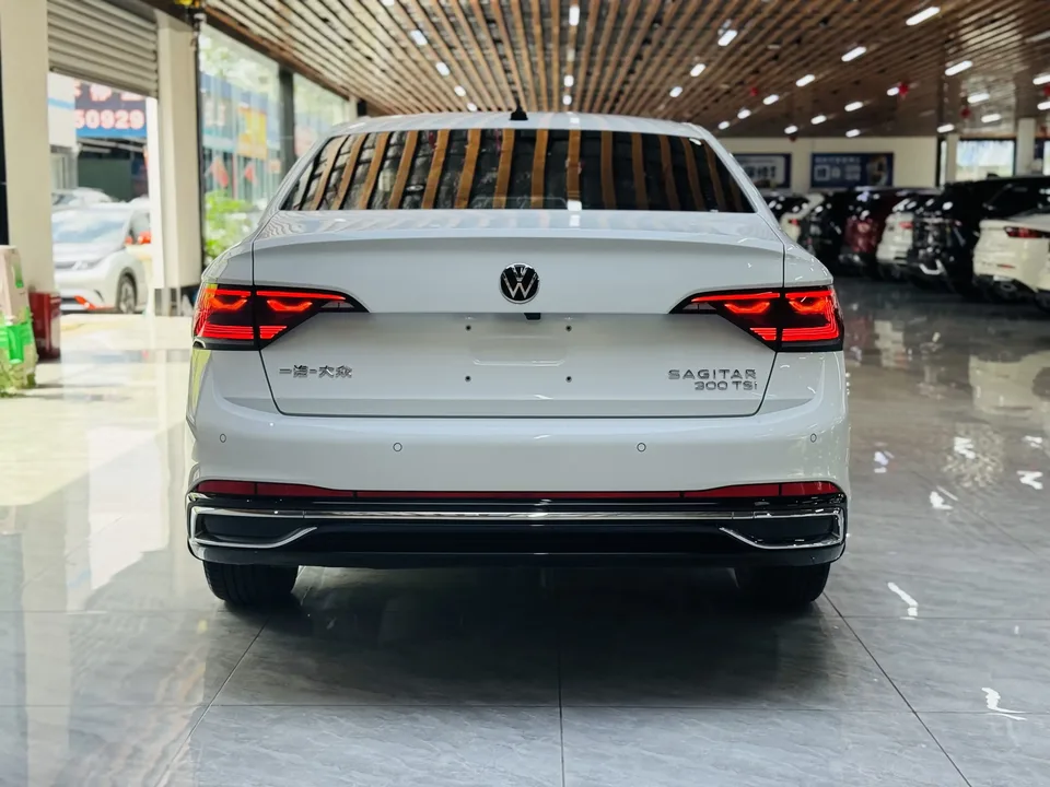 Volkswagen Sagitar Sagitar 2024 300TSI DSG Beyond Edition 2024 — thumbnail 2