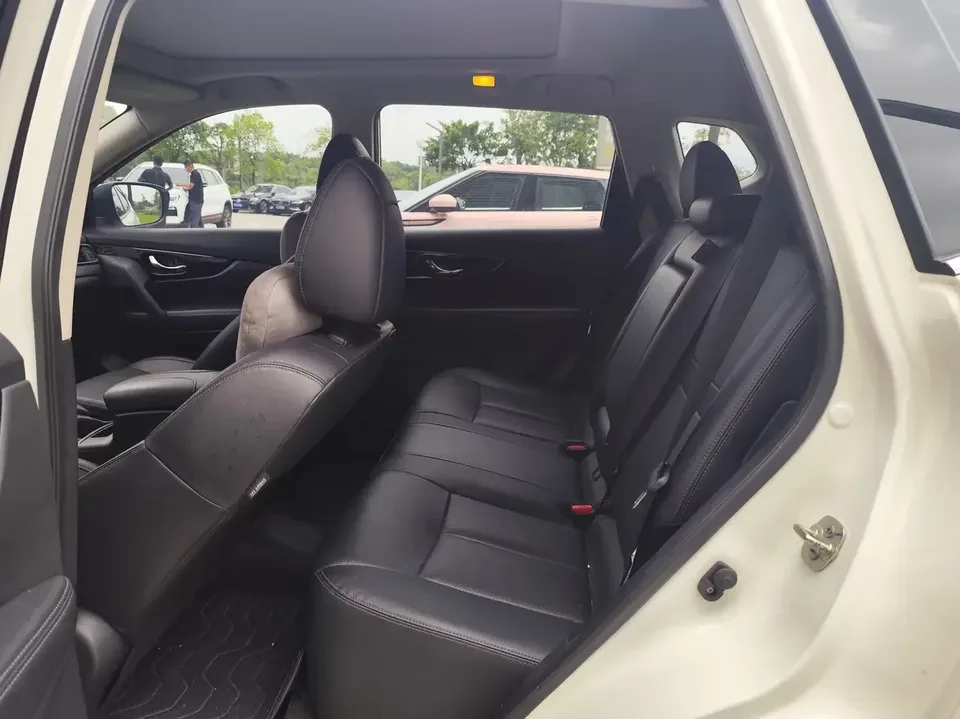 Nissan X-Trail Qijun 2023 Classic Edition 2.0L 2WD Smart Link Premium Edition 2024 — thumbnail 3