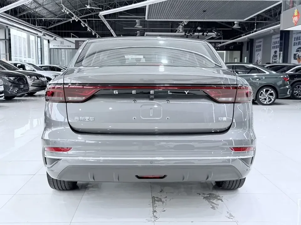 Geely Emgrand emgrand 2022 4th generation 1.5L CVT flagship model 2023 — thumbnail 2