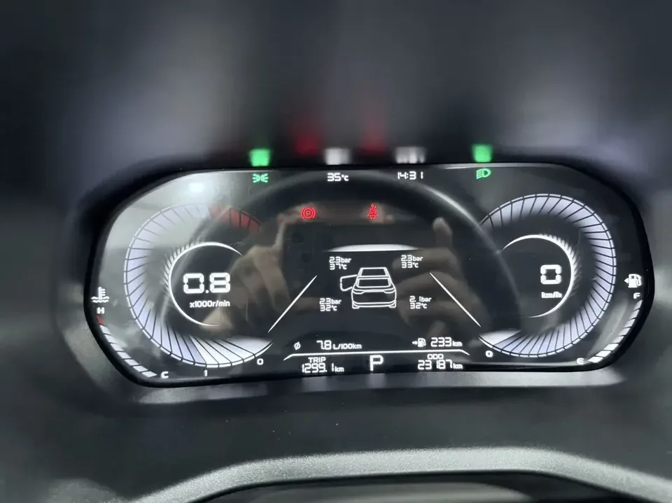 Geely Emgrand emgrand 2022 4th generation 1.5L CVT flagship model 2023 — thumbnail 3