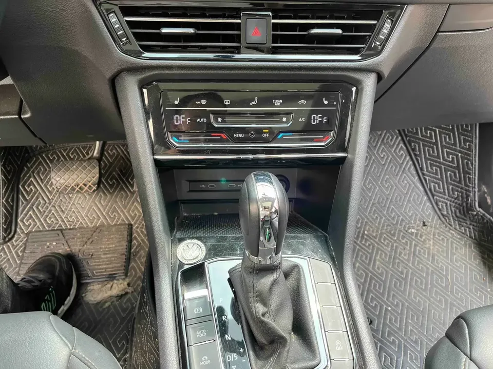 Volkswagen Tharu tuyue 2022 280TSI 2WD Deluxe Edition 2023 — thumbnail 3