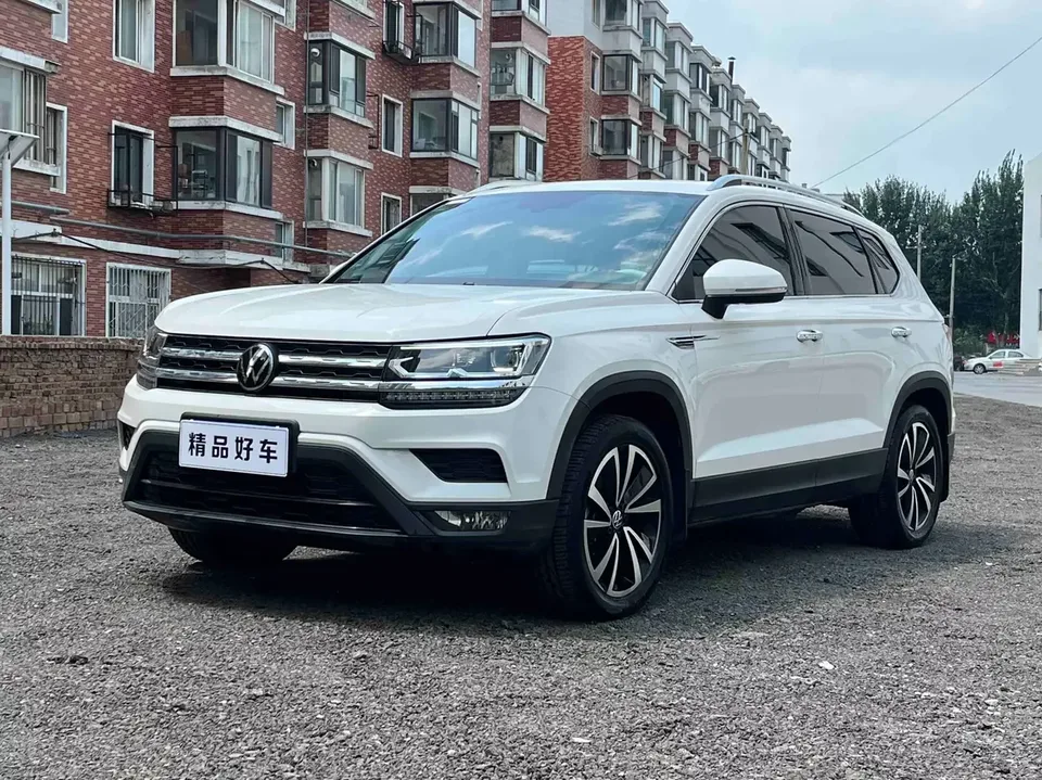 Volkswagen Tharu tuyue 2022 280TSI 2WD Deluxe Edition 2023 — photo 1, buy with delivery to Moscow