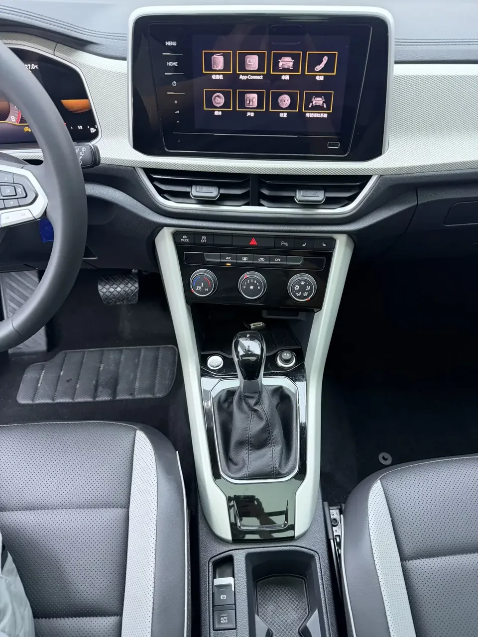 Volkswagen T-Roc TANG 2023 280TSI DSG Time Edition 2023 — thumbnail 4
