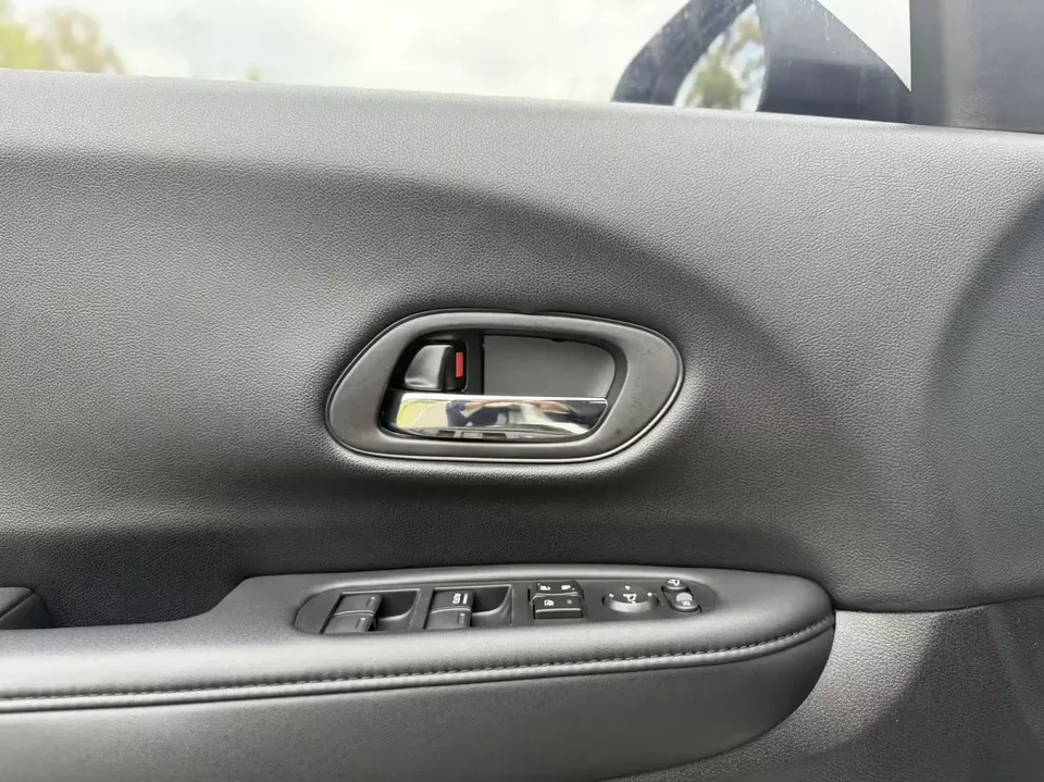 Honda VEZEL Binzhi 2020 220 TURBO CVT Elite Edition 2022 — thumbnail 4
