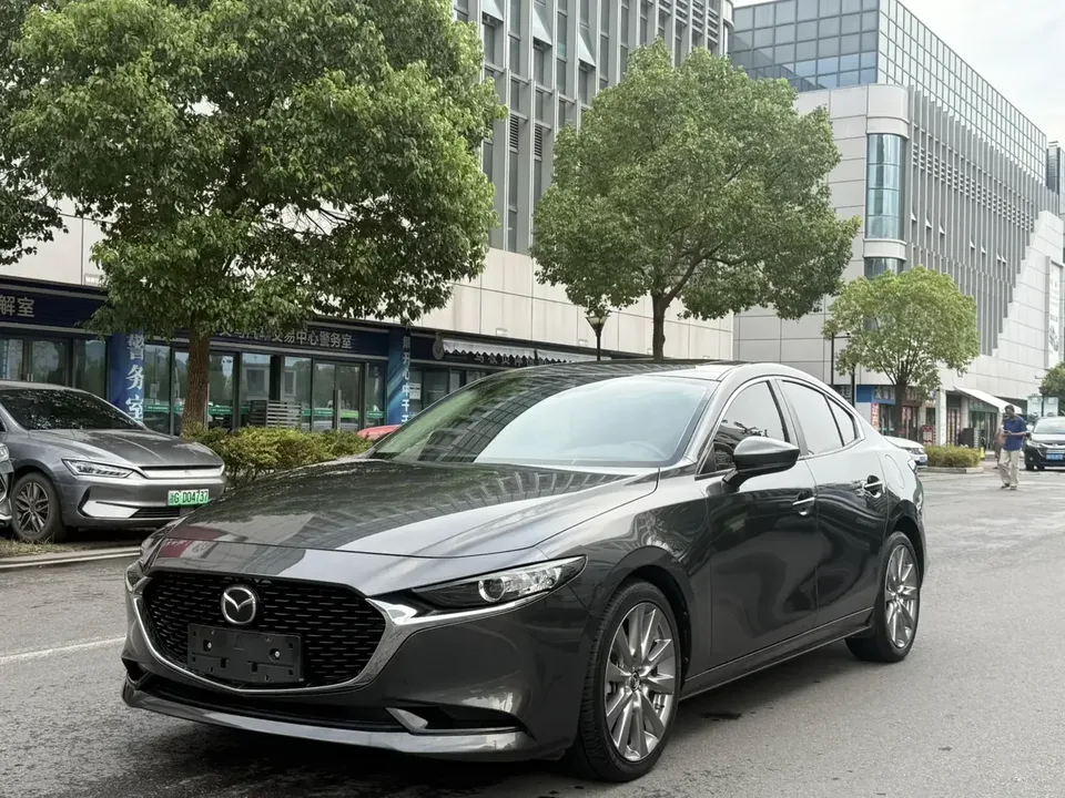 Mazda Axela Mazda3 Angkesela 2022 2.0L Automatic Quality Edition 2023 — photo 1, buy with delivery to Moscow
