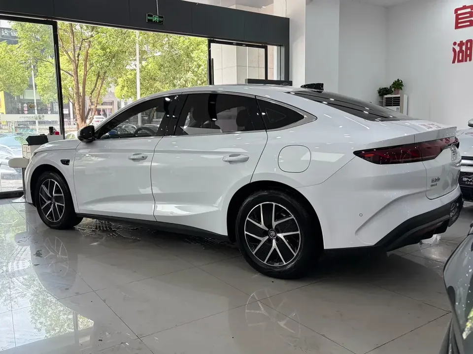 BYD Qin L DM Qin L DM 2025 DM-i 120KM Intelligent Driving Edition 2025 — миниатюра 2