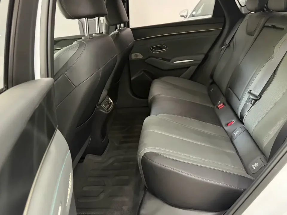 BYD Qin L DM Qin L DM 2025 DM-i 120KM Intelligent Driving Edition 2025 — миниатюра 4