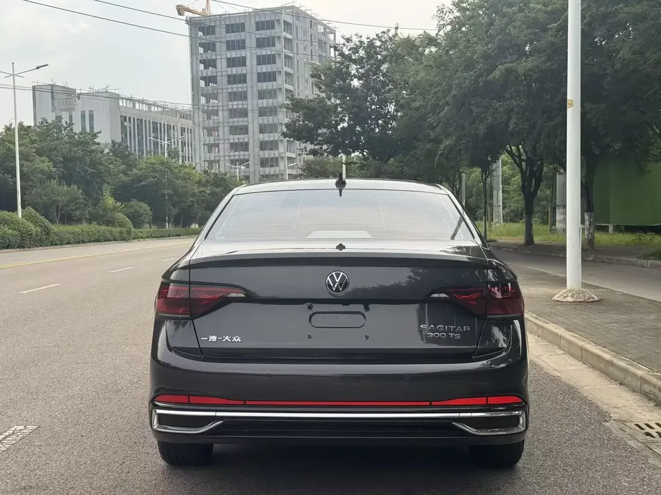 Volkswagen Sagitar Sagitar 2023 300TSI DSG Excellence Edition 2023 — миниатюра 2