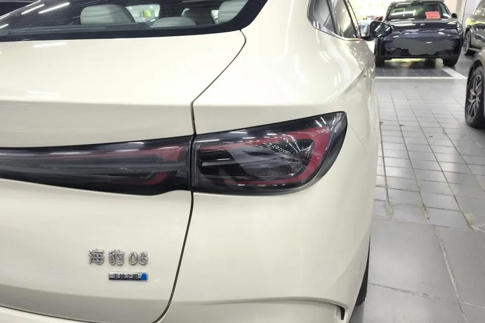 BYD Seal 06DM Seal 06DM 2025 DM-i 120KM Premium Edition 2025 — thumbnail 2