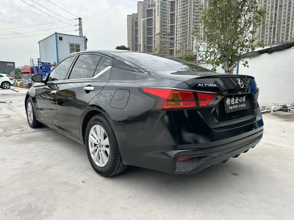 Nissan Altima Sound of nature 2020 Facelift 2.0L XE Fashion Edition 2022 — thumbnail 2