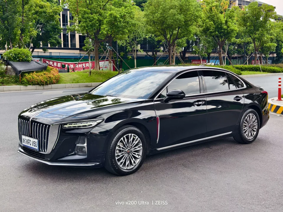 Hongqi H5 Hongqi H5 2023 1.5T DCT Zhilian Qiyue Edition 2023 — photo 1, buy with delivery to Moscow