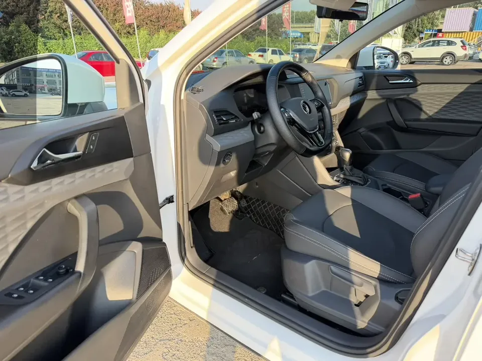 Volkswagen Tharu tuyue 2022 280TSI 2WD Fashion Edition 2023 — thumbnail 3