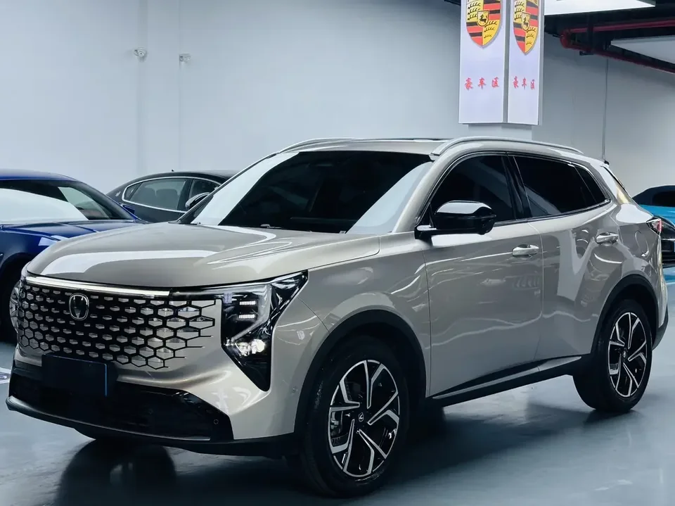 Changan CS55 Plus Changan CS55 PLUS 2026 Fourth Generation New Blue Whale 1.5T Tian Shu Premium Edition 2025 — photo 1, buy with delivery to Moscow