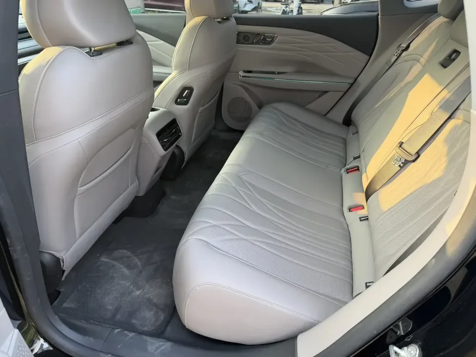 Geely Galaxy Star 8 PHEV Galaxy Star 8 PHEV 2025 130km EM-i Premium Edition 2025 — thumbnail 3