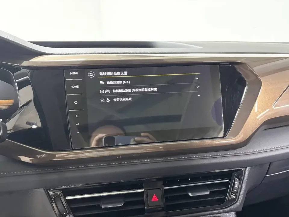 Volkswagen Tharu tuyue 2022 280TSI 2WD Deluxe Edition 2022 — thumbnail 3