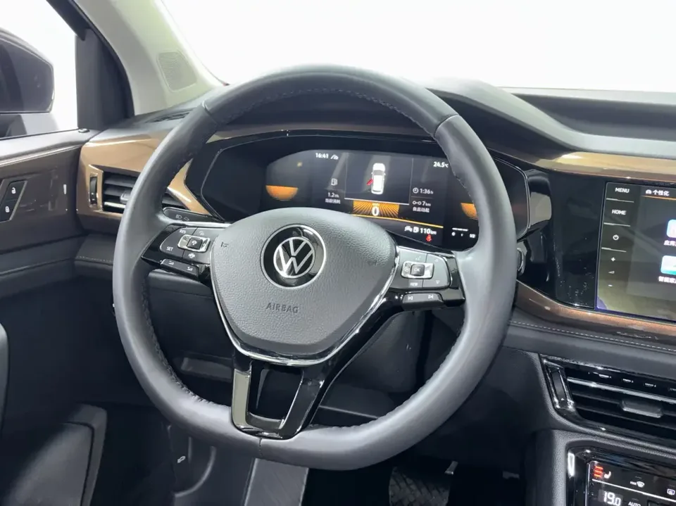 Volkswagen Tharu tuyue 2022 280TSI 2WD Deluxe Edition 2022 — thumbnail 4