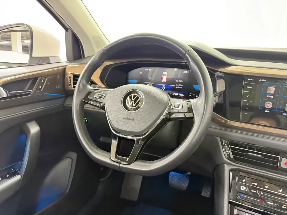 Volkswagen Tharu tuyue 2022 280TSI 2WD Deluxe Edition 2023 — thumbnail 5