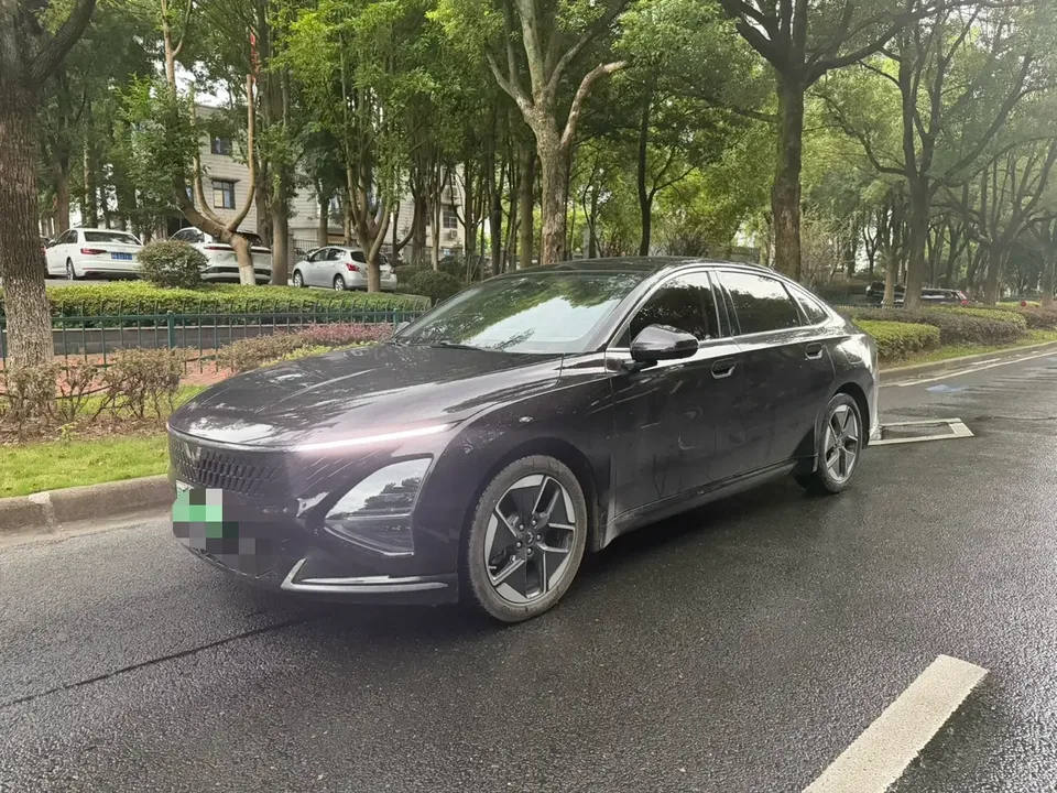 Wuling Starlight PHEV Wuling Starlight PHEV 2023 150 Advanced Version 2023 — photo 1, buy with delivery to Moscow