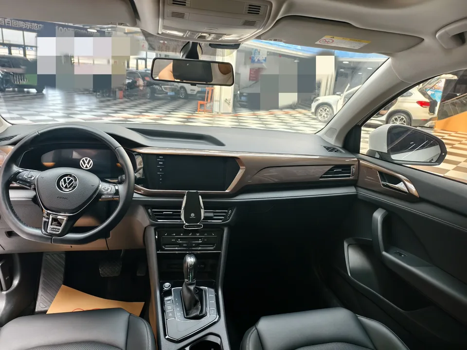 Volkswagen Tharu tuyue 2022 280TSI 2WD Deluxe Edition 2022 — thumbnail 3
