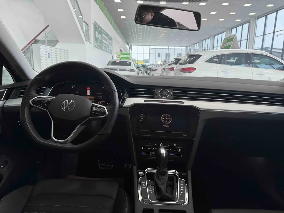 Volkswagen Magotan Magotan 2023 2 millionth anniversary edition 280TSI DSG comfort model 2024 — миниатюра 4
