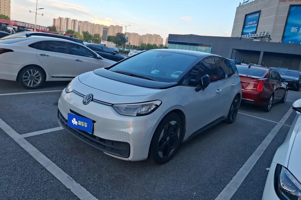 Volkswagen ID.3 Volkswagen ID.3 2025 Smart Model 2025 — photo 1, buy with delivery to Moscow