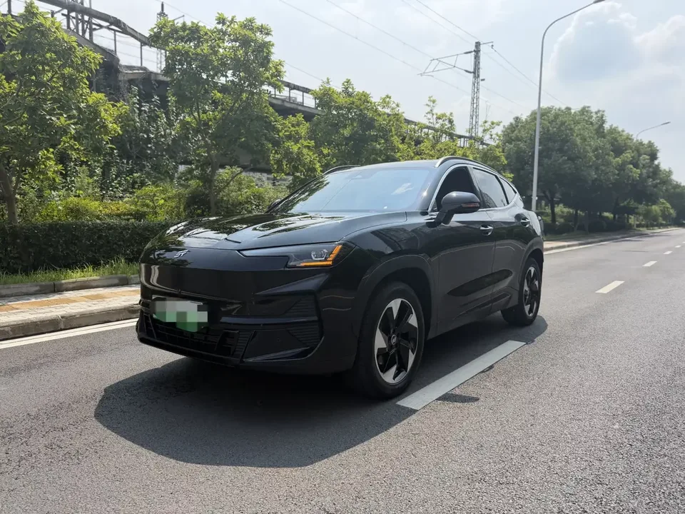 Jietu Shanhai JETOUR SHANHAI L6 JETOUR SHANHAI L6 2024 1.5TD DHT ULTRA 2025 — photo 1, buy with delivery to Moscow